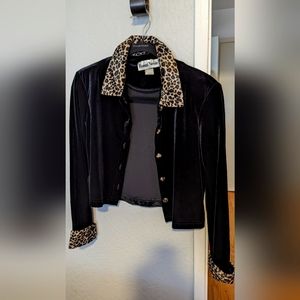Ronnie Nicole - S - Cheetah print/ black velvet retro top. Gently used.